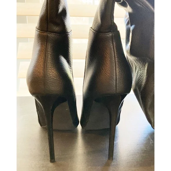 Source Unknown Black Knee-High Stiletto Leather Boots - Picture 4 of 7